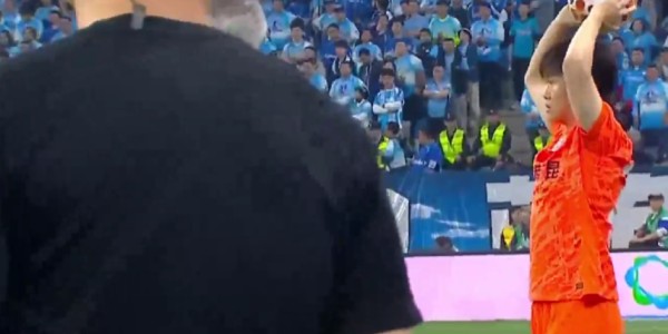 0-2！大连队“大热必死”，12分钟丢掉2球，2大后卫连续失误