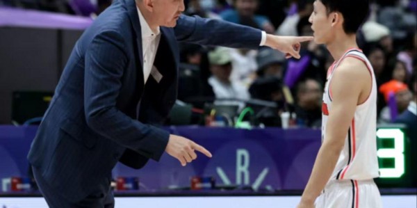 九游app下载-又是0分！拿MVP后3战2场0分，球迷：还问郭士强为啥不带他？