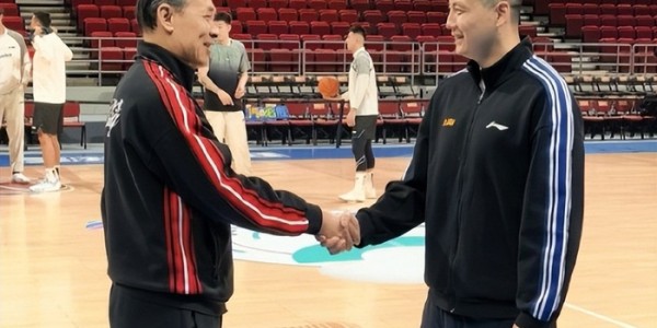 王哲林24+17成现役总分王！上海险胜北京取19连胜 弗格36+9三分|古德温|三分球|CBA|杰曼|翟晓川_新浪体育_新浪新闻