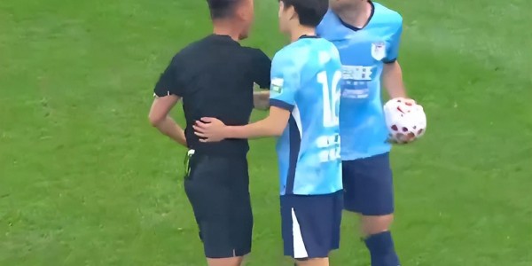 0-2！大连队“大热必死”，12分钟丢掉2球，2大后卫连续失误